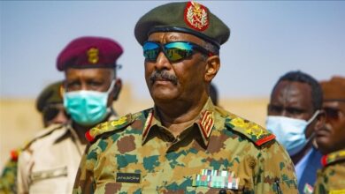 لا تنشأ الدكتاتوريات العسكرية في فراغ؛ فهي غالباً نتيجة خلل بنيوي في منظومة القوى المدنية التي تضم النخب الاقتصادية والمثقفين والسياسيين